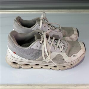 ON Women's Cloud runner Gray Sneakers 8
